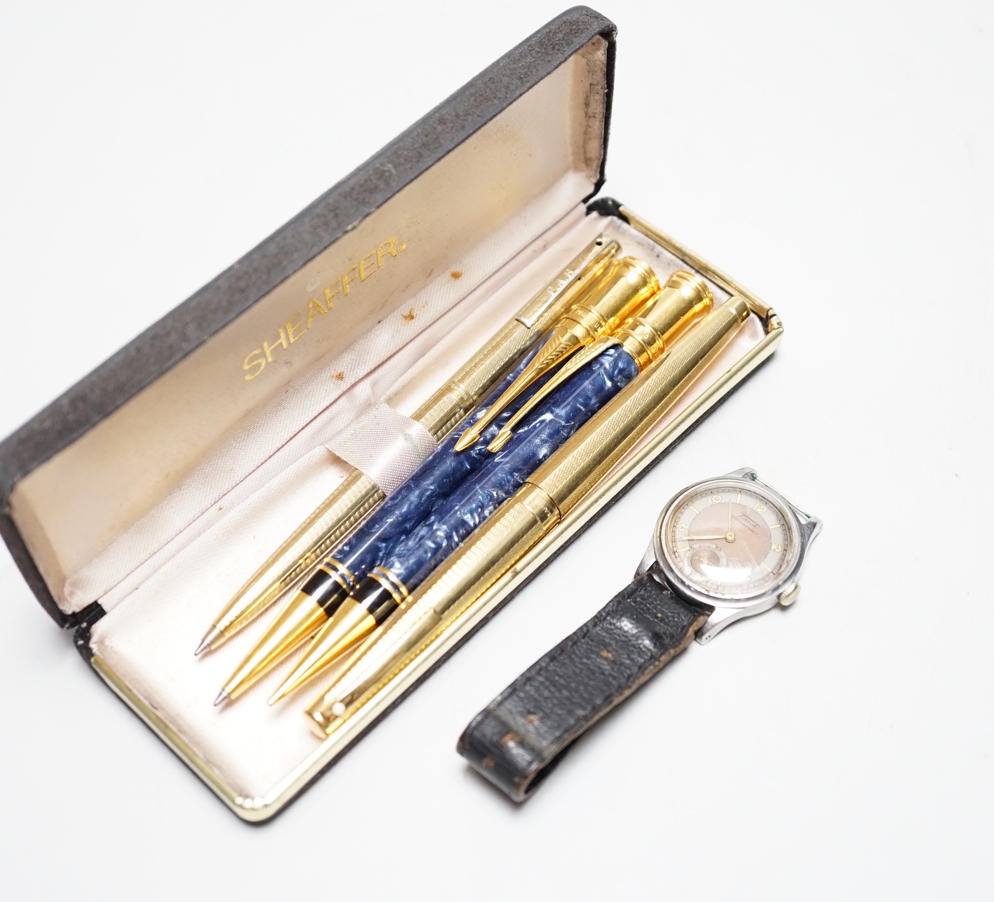 A Sheaffer fountain pen, a Parker pen and pencil pair, one other ballpoint pen and a gent's Tissot wristwatch